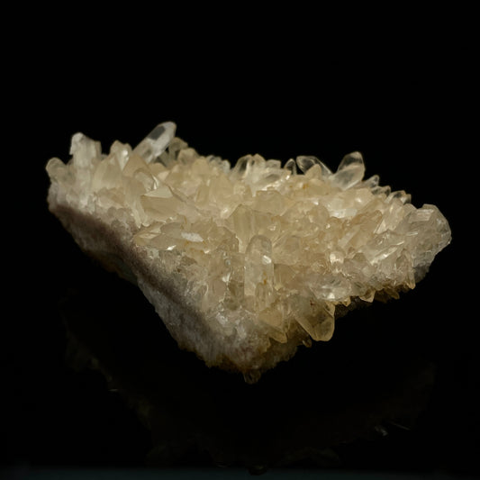 Clear Quartz Cluster with Warm Hue – Natural Plate Formation